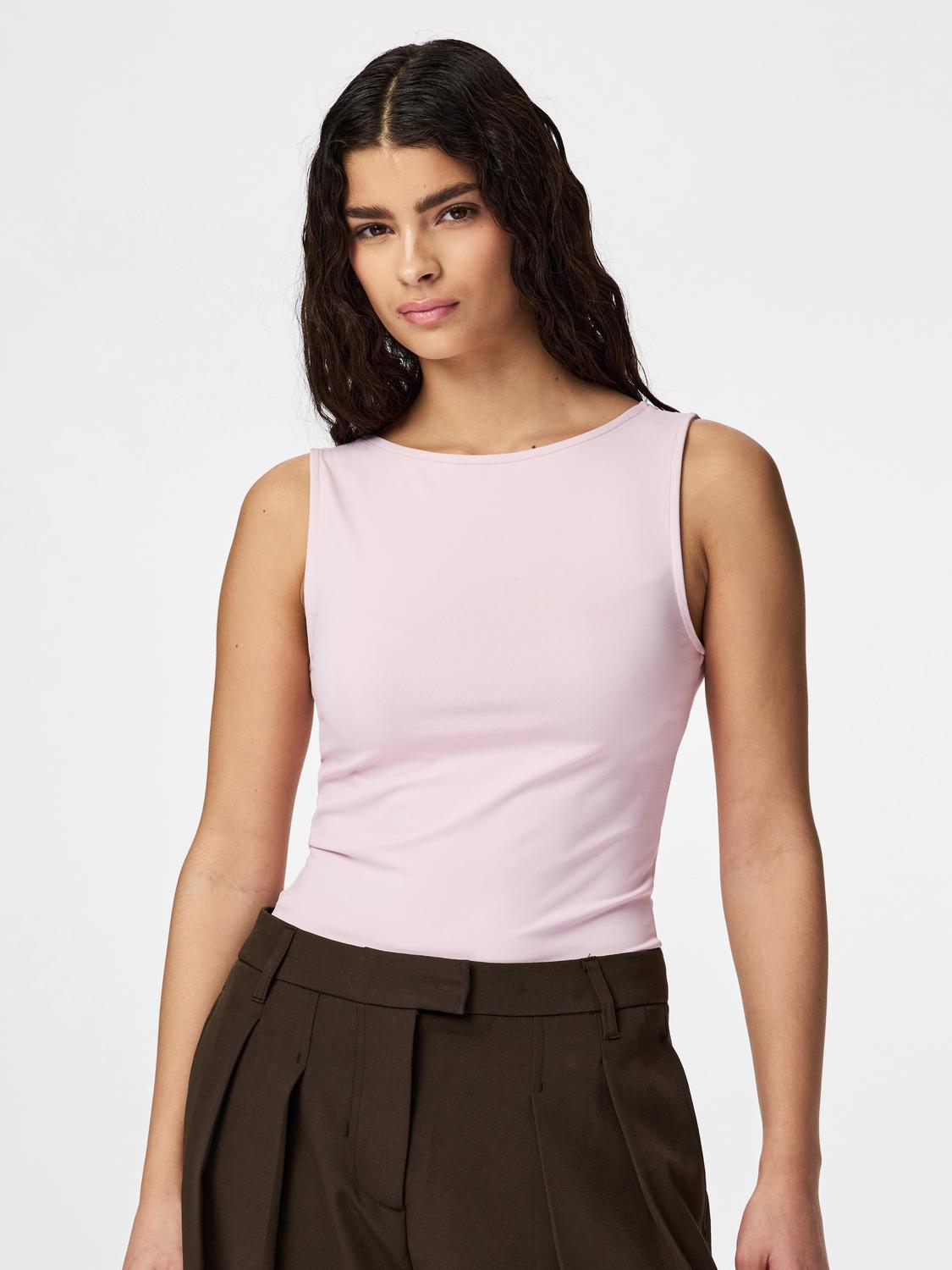 model_shot-front